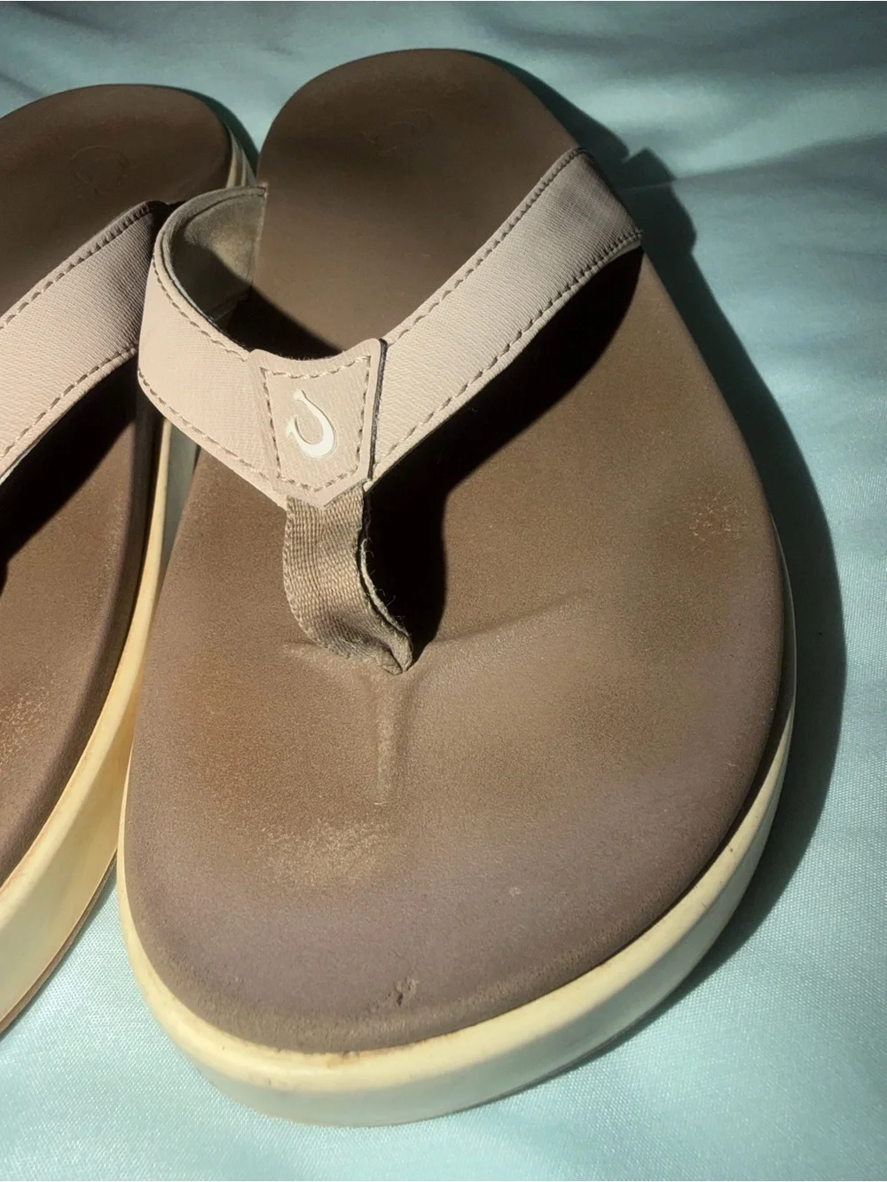 Olukai Womens Nu A Pi O Warm Taupe Flip Flop Sandal